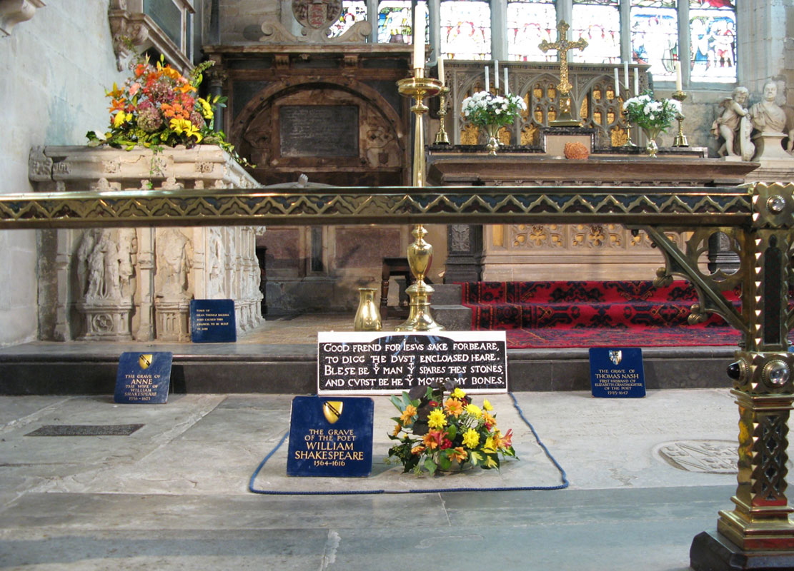 Мемориал Шекспира в Стратфордской церкви св. Троицы 
