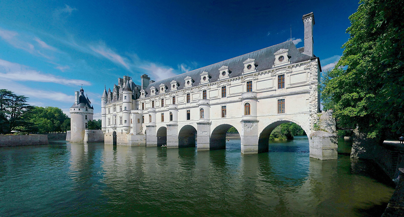 Филибер Делорм. Замок Шенонсо - один из наиболее любимых, известных и посещаемых замков Франции.  Мост построен по проекту Филибера Делорма

