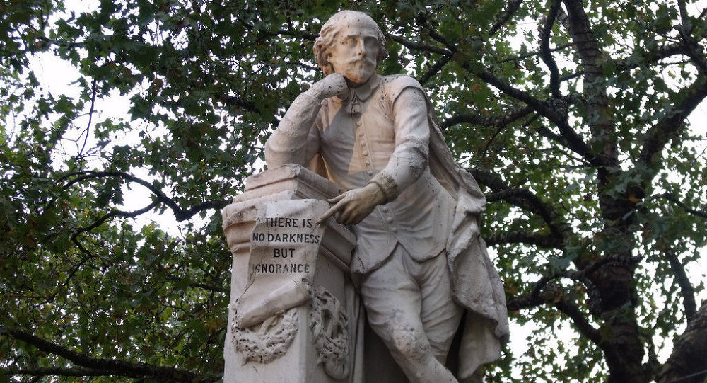Фонтан-памятник Шекспиру в Лондонском Лейстер-Сквер
