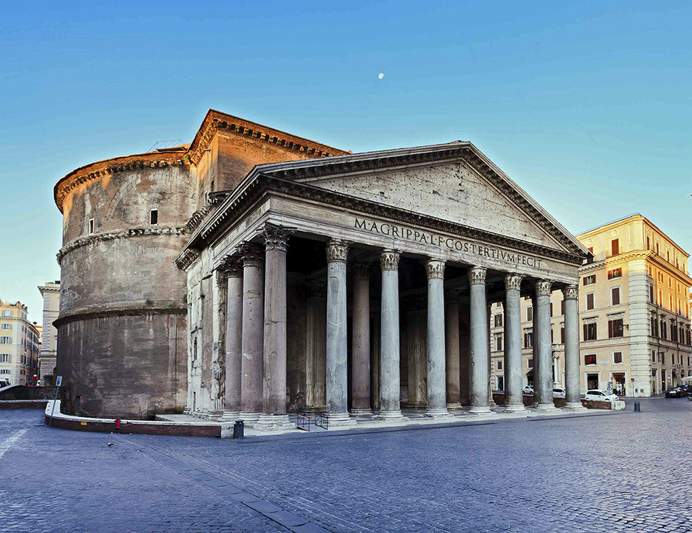 Пантеон - «храм всех богов» в Риме, памятник центрическо-купольной архитектуры периода расцвета архитектуры Древнего Рима, построенный в 126 году н. э.
