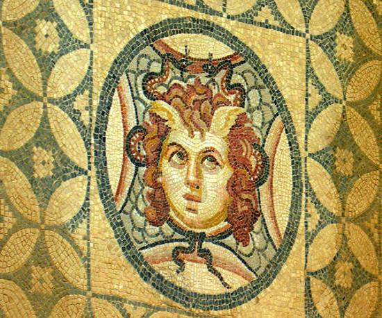 Медуза Горгона. Мозаика из Эфеса. V в.
