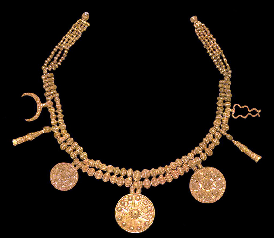 Золото, чеканка, гравировка. 1900 - 1800 до н.э.  Метрополитен Нью-Йорк
