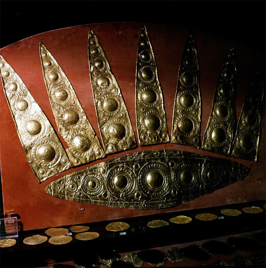 Золотая диадема из могилы III в Микенах. 1600-1450 гг. до н.э.
