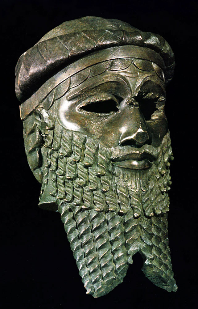 Медная скульптурная голова, обычно называемая головой царя Саргона Древнего. Из Ниневии. 23 в. до н.э. Багдад, Иракский музей
