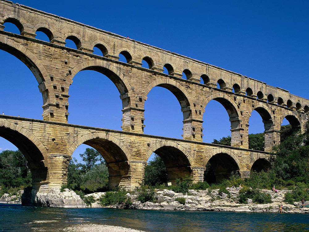 Гарский мост (римский акведук для водоснабжения в Ниме)
