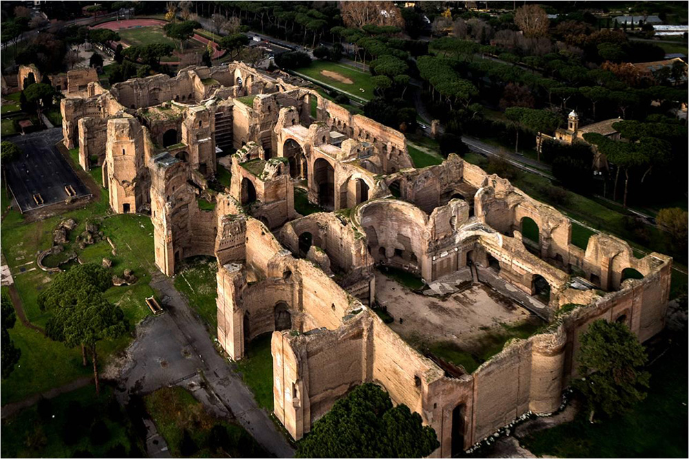 Термы императора Каракаллы в Риме. Строительство началось в 212 году н. э. и было закончено в 217 году. Термы Каракаллы считались одним из чудес Рима, занимали площадь в 11 га
