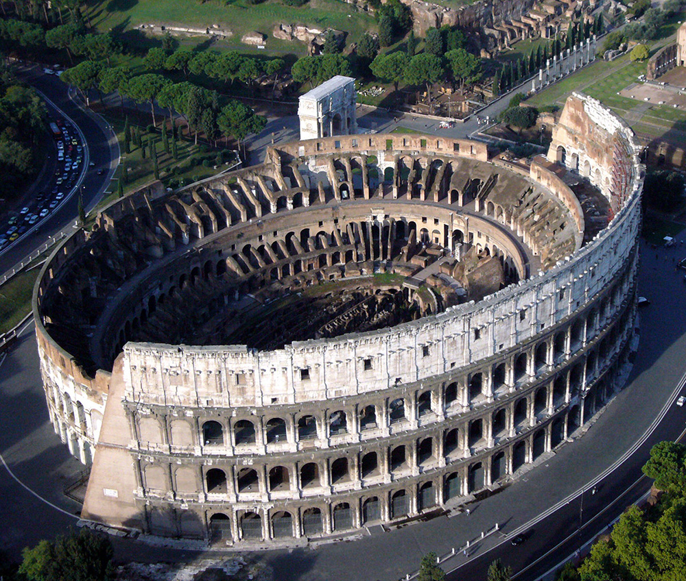 Колизей - амфитеатр, памятник архитектуры Древнего Рима, наиболее известное и одно из самых грандиозных сооружений Древнего мира, сохранившихся до нашего времени
