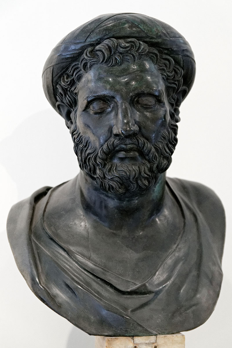 Пифагор. Древнегреческий философ, математик и мистик, создатель религиозно-философской школы пифагорейцев
