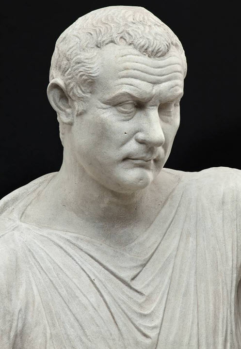 Плавт — выдающийся римский комедиограф, мастер паллиаты. Написал около 52 комедий
